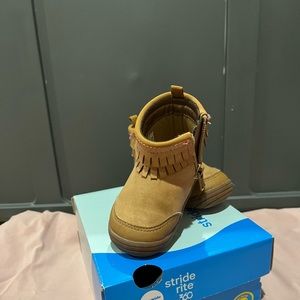 Stride Rite size 4 tan color